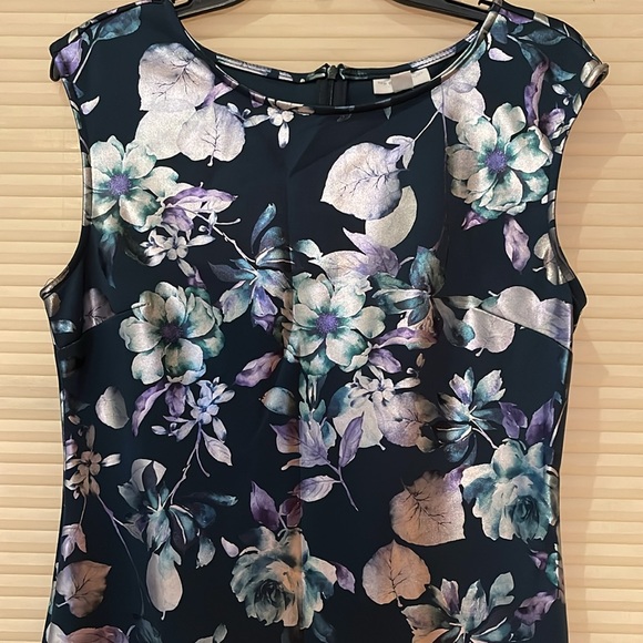 New York and Company, Green stretch, floral, print dress, shiny flowers, size M - Picture 2 of 8